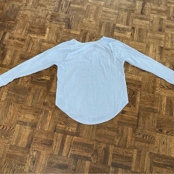 ⭐️3/$35 American Eagle plush waffle knit long sleeve top - Picture 3 of 7